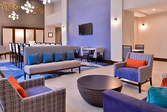 Гостиница Hampton Inn & Suites Legacy Park-Frisco