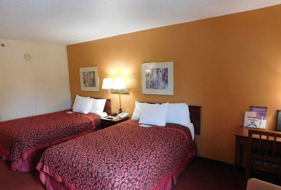 Hotel Days Inn & Suites by Wyndham Cedar Rapids