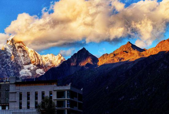 Hotel Siguniangshan Xingshan Yueying B&B
