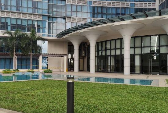 Гостиница Thompson Suites BGC (Uptown Parksuites)