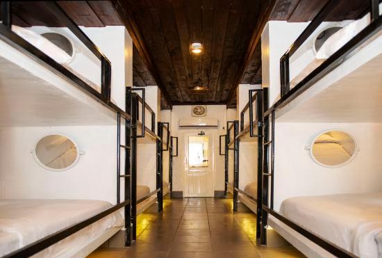 Гостиница MAD Monkey Luang Prabang