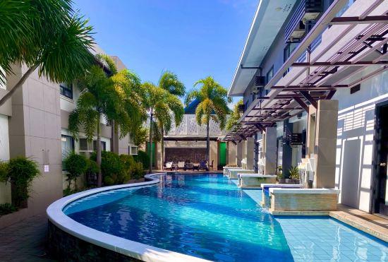 Гостиница Circle Inn Hotel and Suites Bacolod