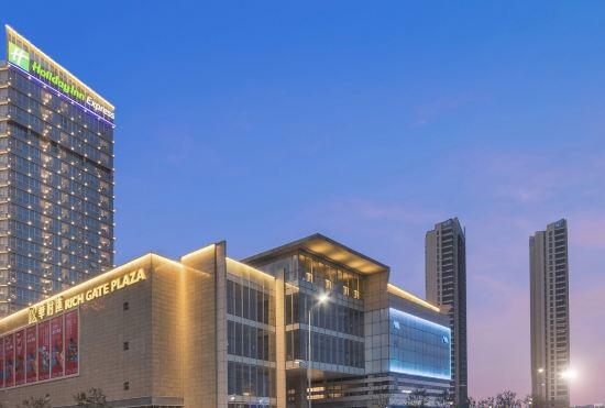 Гостиница Holiday Inn Express Liyang Huafu