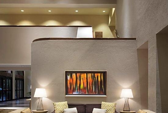 Гостиница Embassy Suites by Hilton Phoenix Tempe