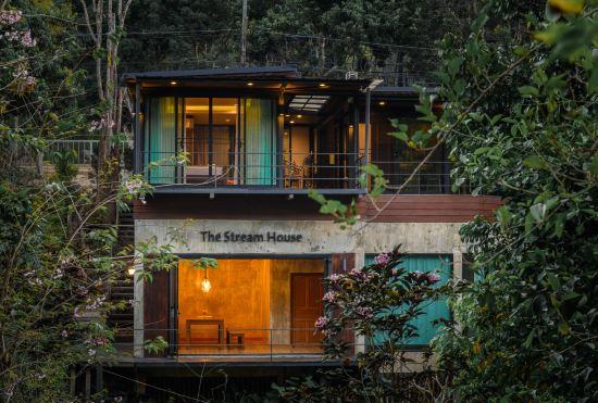 Hotel The Stream House at Mae Kampong