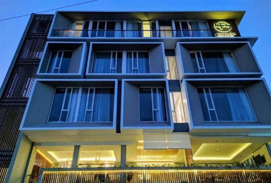 Facade Hotel by Azana