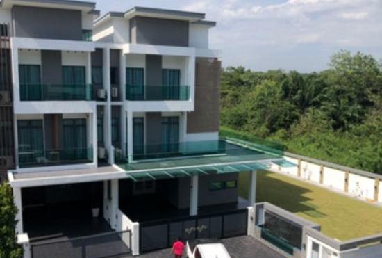 Hotel New - Villa with Private Pool & Jacuzzi for 20 Ppl in Puchong and Cyberjaya