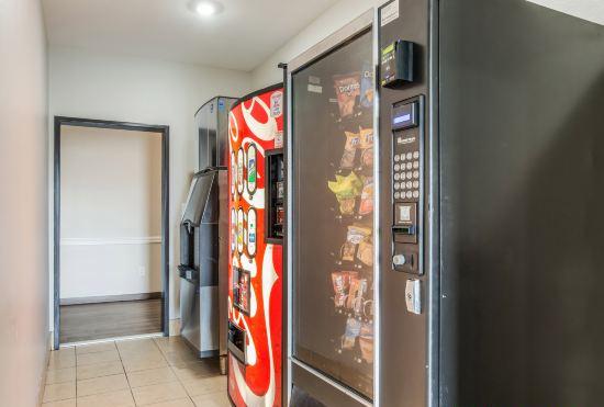 Гостиница Red Roof Inn & Suites Lake Charles