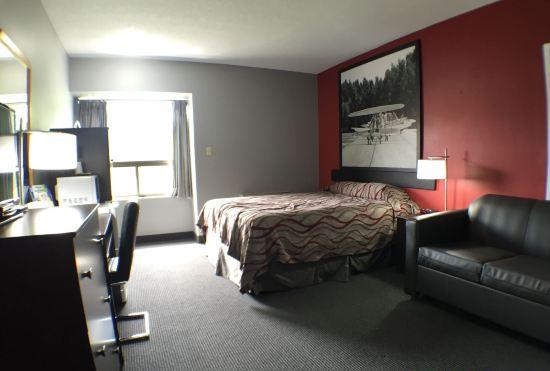Гостиница Super 8 by Wyndham Mt Hope Hamilton Intl Arpt on
