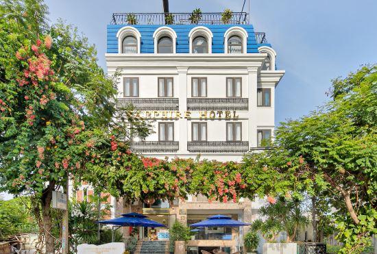 Sapphire Hotel