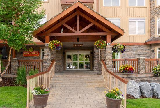 Гостиница Falcon Crest Lodge by Clique