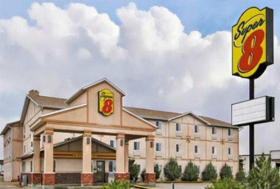 Гостиница Super 8 by Wyndham Moose Jaw SK