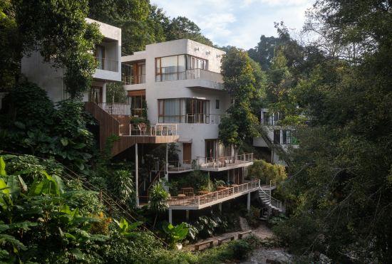 Hotel Taryn Tara Cafe and Stay
