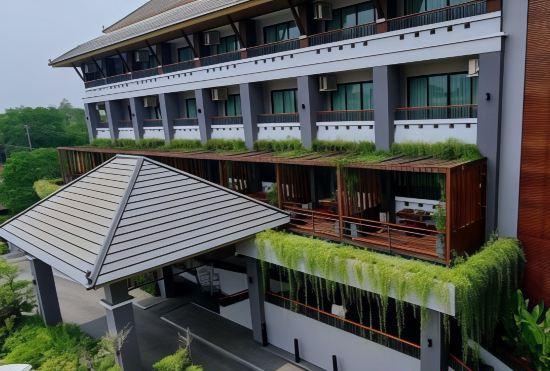 Nadee 10 Resort & Hotel