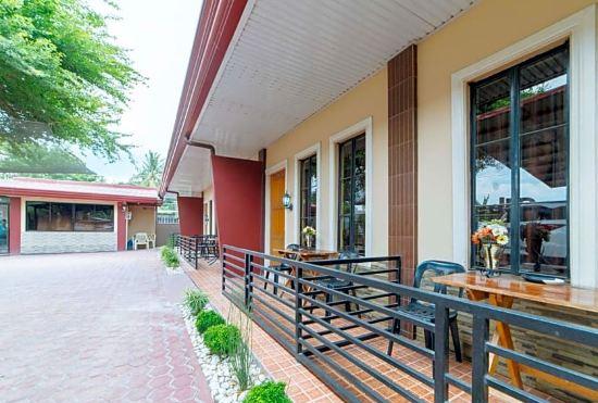 Гостиница RedDoorz @ Lagao General Santos