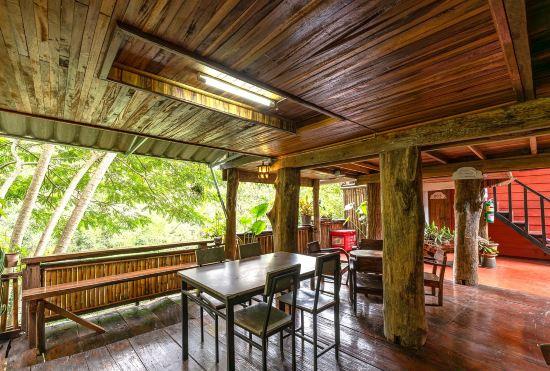 Гостиница Monruamsuk Homestay Cafe and Bistro