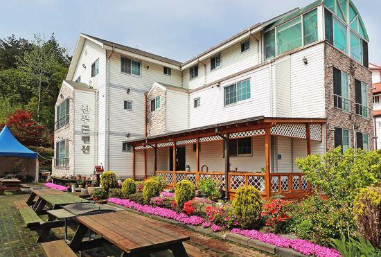 Гостиница Gyeongju Greenmount Pension