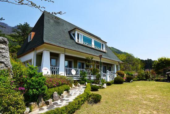 Гостиница Gapyeong Buk-Myeon Hill House