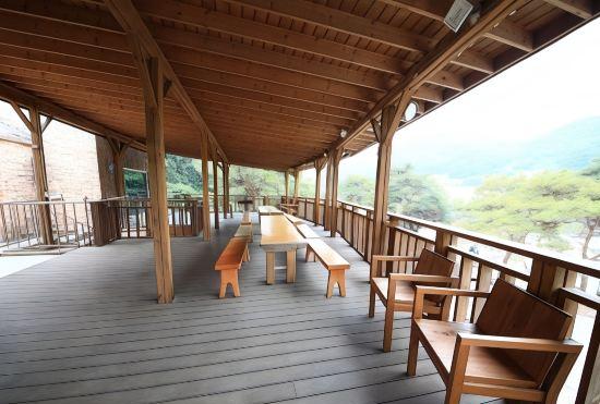 Гостиница Gongju Jangseung Maeul Caravan