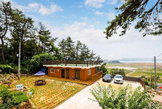 Гостиница Yeosu Banditbul Hwangto Pension