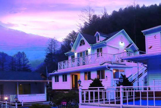 Hotel Gapyeong Vivid Spa Pension (Valley in Front of the Pension)