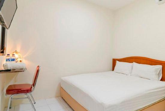 Hotel RedDoorz Plus Near Ciputra World Kuningan 2