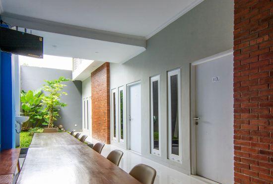 Hotel Urbanview Stay @H Jakal by RedDoorz
