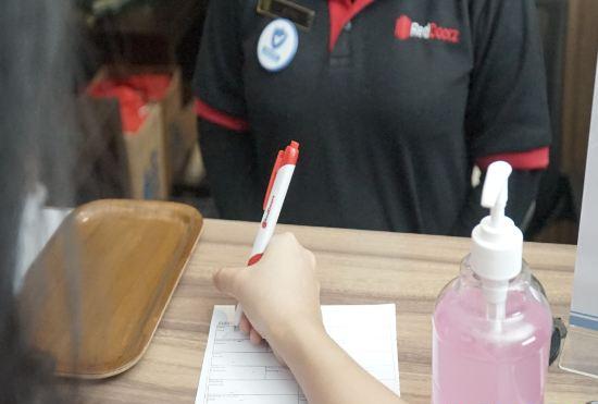 Hotel RedDoorz Plus at Jalan Gatot Subroto Jakarta