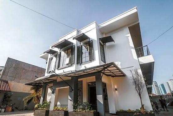 Hotel RedDoorz Plus Near Mall Slipi Jaya