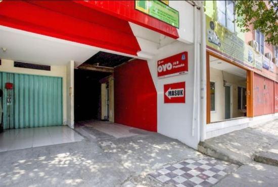 Hotel J&B Rooms Pramuka Jakarta Mitra RedDoorz