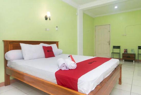 Гостиница RedDoorz @ Frans Seda Kupang
