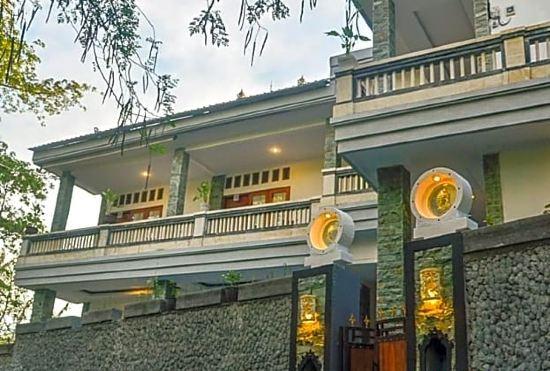 Hotel The Puncak Santhi Inn