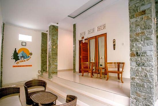 Гостиница The Puncak Santhi Inn