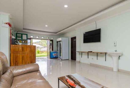 Гостиница Urbanview Hotel Kampung Istal Megamendung Puncak by RedDoorz