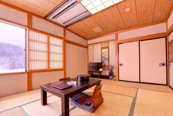 Hotel Shinhotaka Onsen Resort in Chirorian