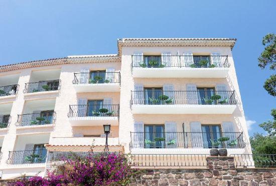 Гостиница Hôtel du Parc Cavalaire Sur Mer