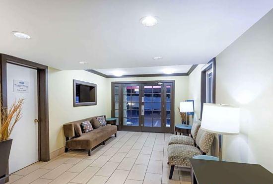 Howard Johnson by Wyndham San Diego Hotel Circle