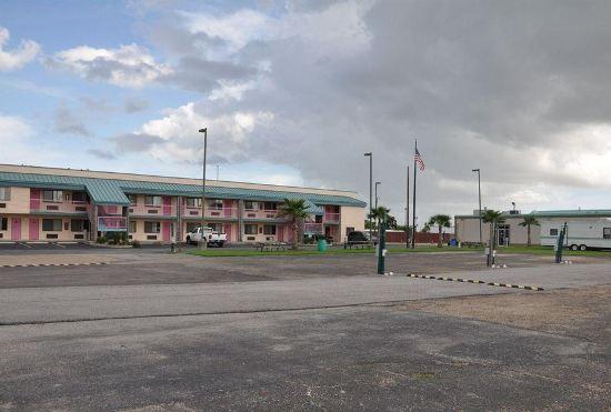 Гостиница Nola Inn & Suites