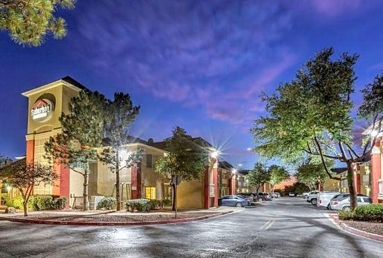 Hotel Suburban Studios