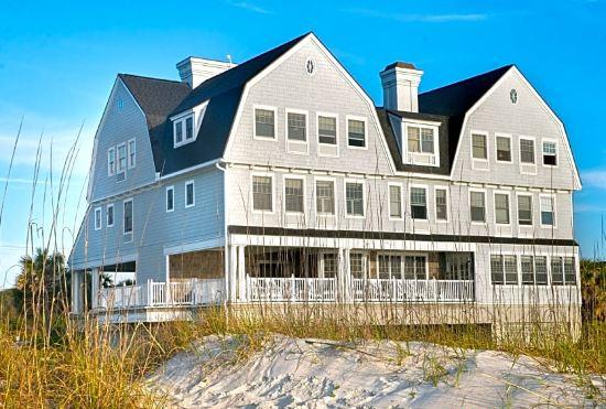 Гостиница Elizabeth Pointe Lodge