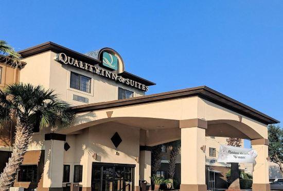 Hotel Quality Inn & Suites Near University