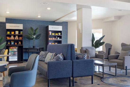 Гостиница Comfort Suites Oceanside Camp Pendleton Area
