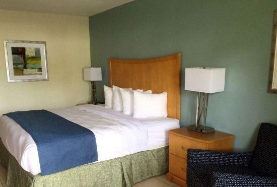 Гостиница Days Inn by Wyndham Cocoa Beach Port Canaveral