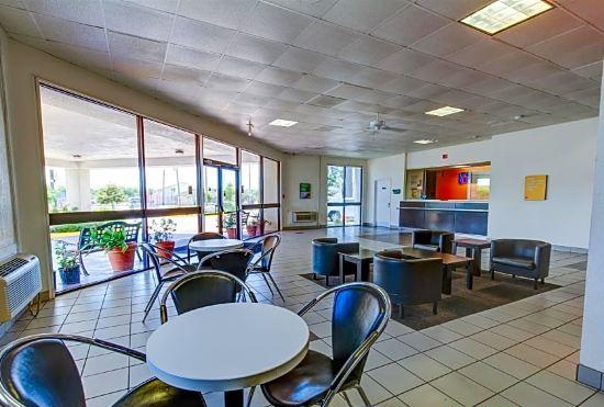 Гостиница Executive Inn & Suites