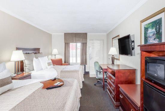 Гостиница Days Inn by Wyndham Destin