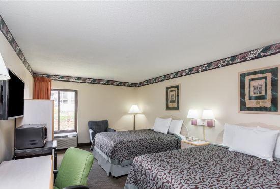 Гостиница Days Inn & Suites by Wyndham Peachtree Corners/Norcross