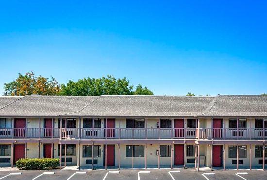 Гостиница Alura Inn