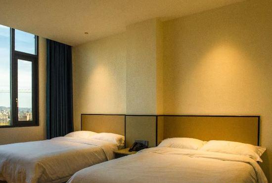 Luoding Langyue Star Hotel