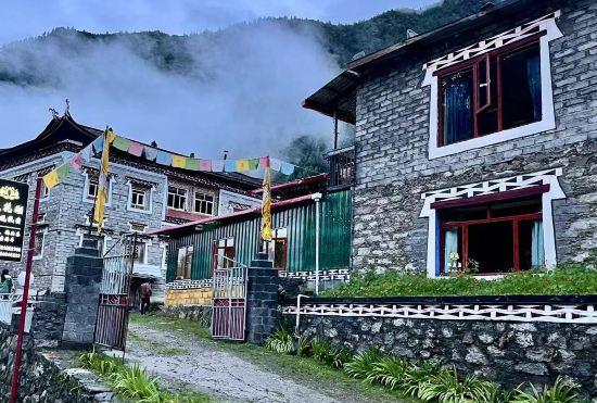 Hotel Lotus Lake View Homestay