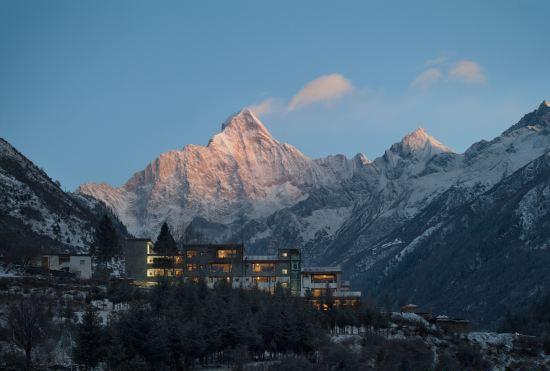 Гостиница Siguniang Mountain Looking Up at the Starry Sky  [The first choice for overseas tourists]